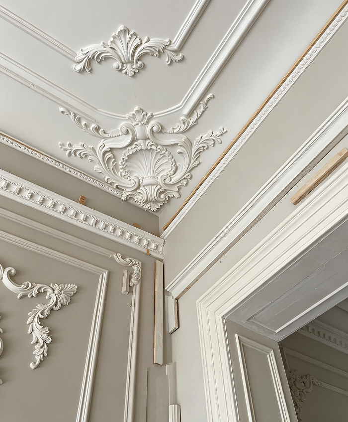 Decorative Moldings and Embossed Ornaments Installation - Image 2